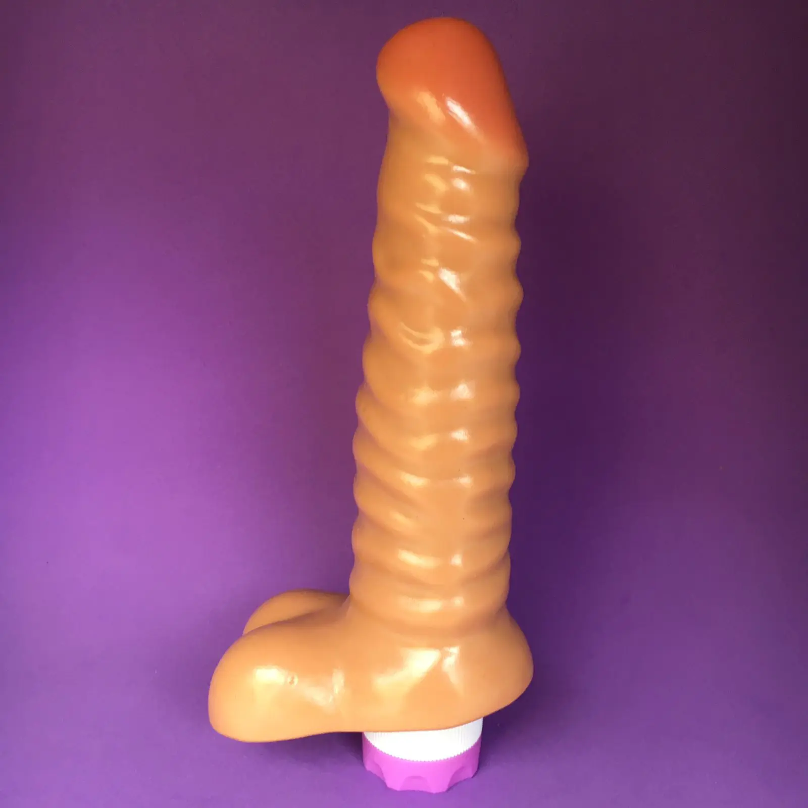 Leo – Pênis Realístico Premium com Vibro e Escroto 19 x 4,5cm