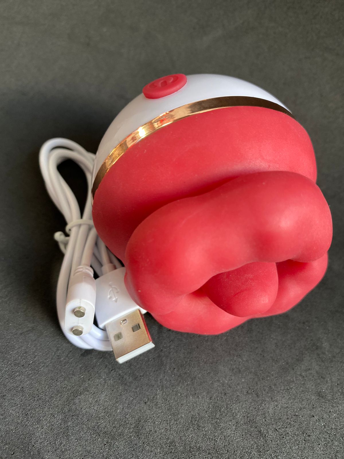 Vibrador clitóriano em formato de boca com língua vibrátoria (8526) recarregável — foto 2