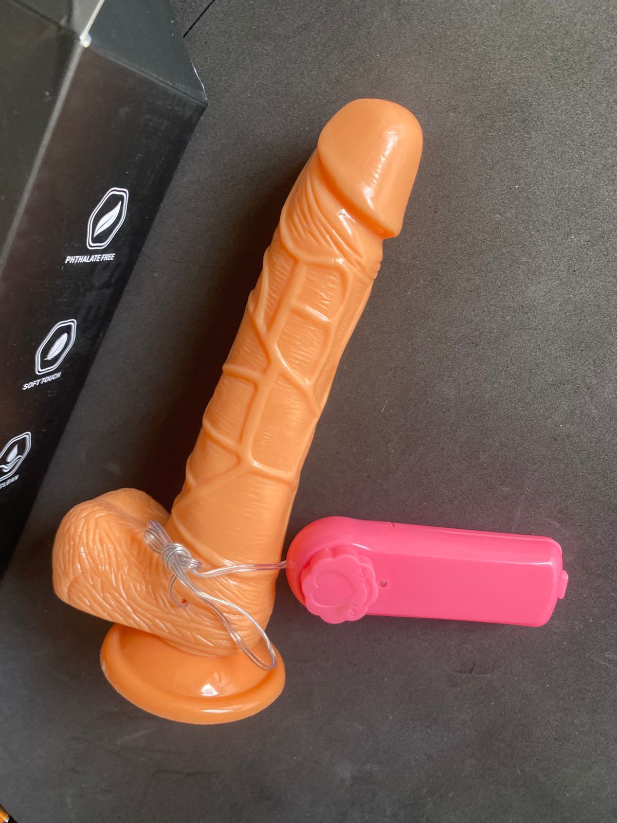 PÊNIS REALÍSTICO ROTATIVO COM ESCROTO E VENTOSA (PE016G) PILHA — foto 4