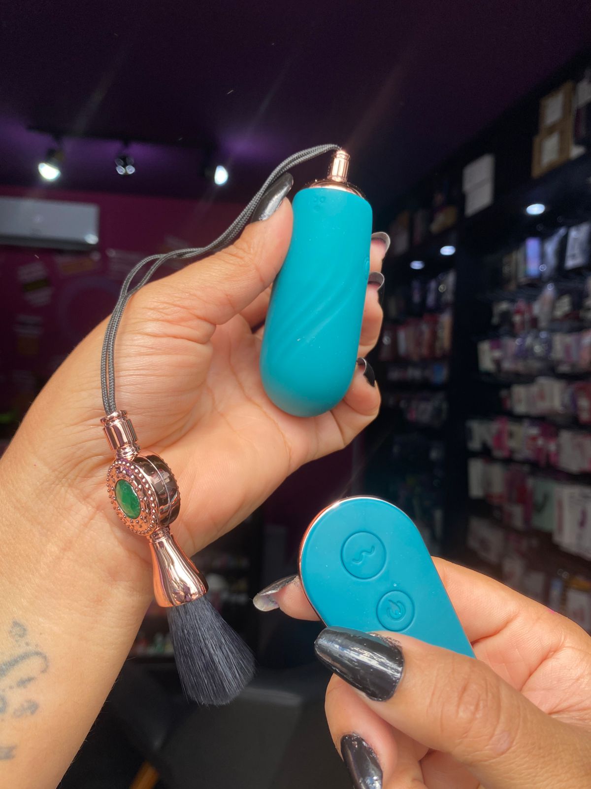 Cápsula v1br4t0r14 com controle sem fio e aquecimento 12 intensidades (1506) recarregável