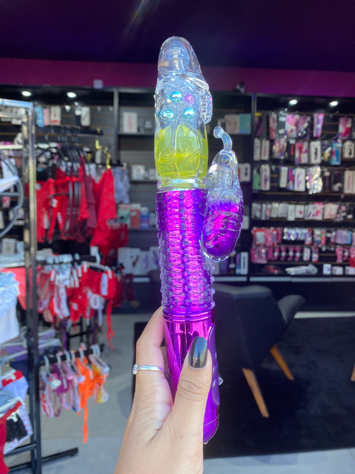 VIBRADOR VAI E VEM BORBOLETA COM 6 NÍVEIS DE ROTAÇÃO E 6 NÍVEIS VIBRAÇÃO — comprar com embalagem discreta na iFody