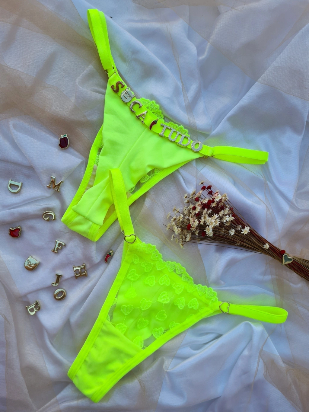 Calcinha fio duplo bordado coração personalizável (D25) Amarela Néon