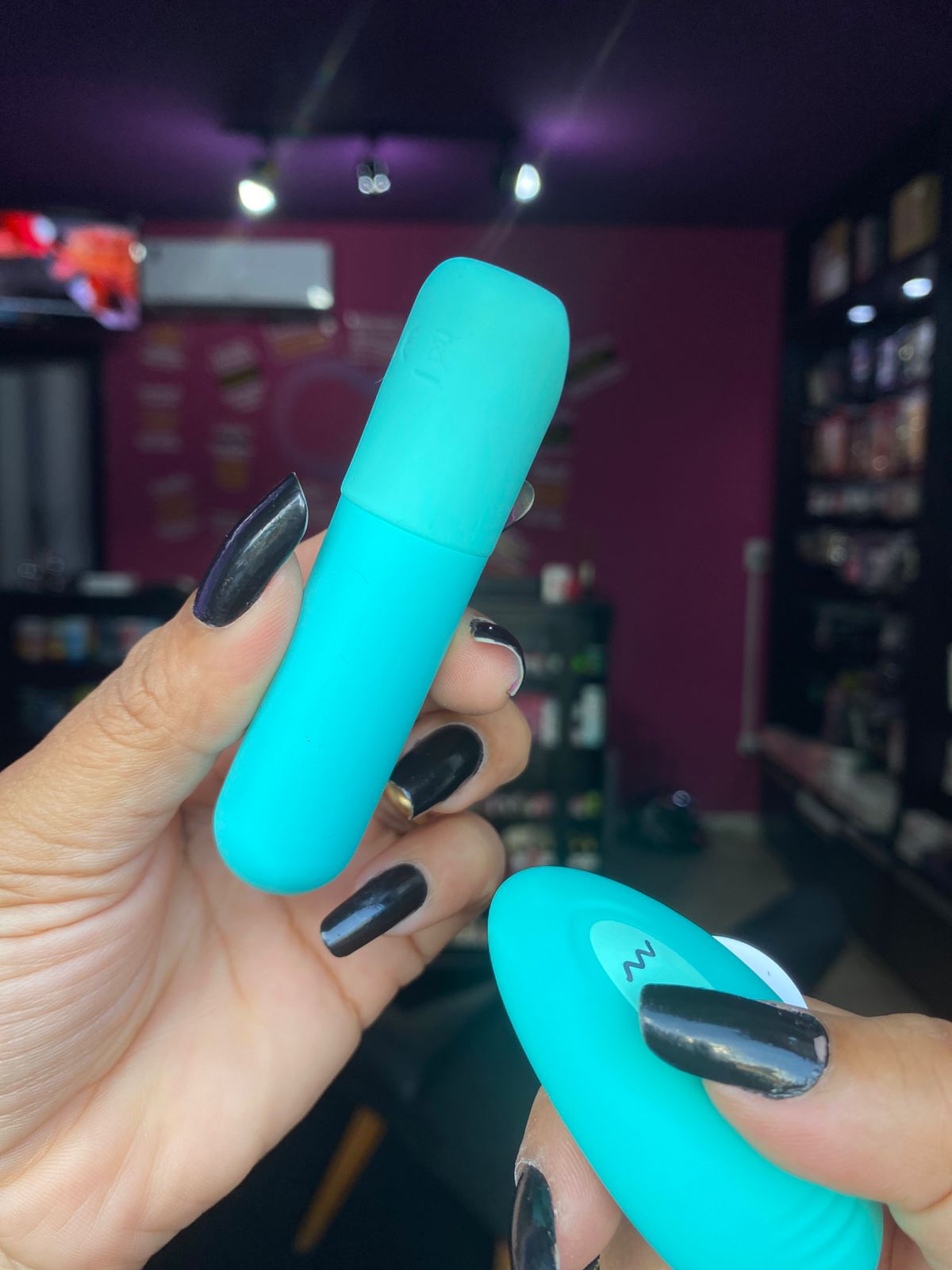 Cápsula v1br4t0r14 revestida em silicone liquido controle sem fio 10 intensidades (5250) recarregável