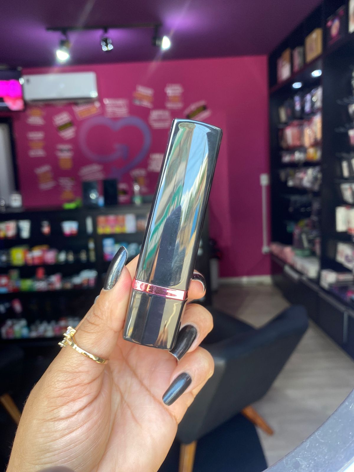 V1br4d0r em formato de batom com ponta estimuladora 10 intensidades (1335) recarregável