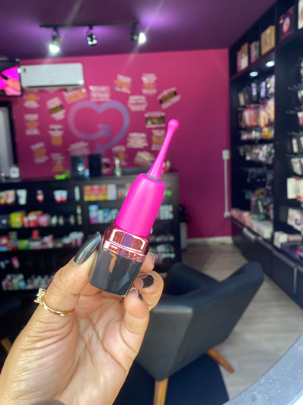 V1br4d0r em formato de batom com ponta estimuladora 10 intensidades (1335) recarregável