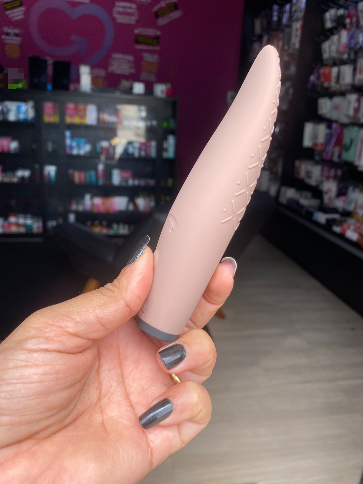 V1br4d0r de cl1t0r1s em formato de língua revestido em silicone liquido 10 intensidades (4287) recarregavél