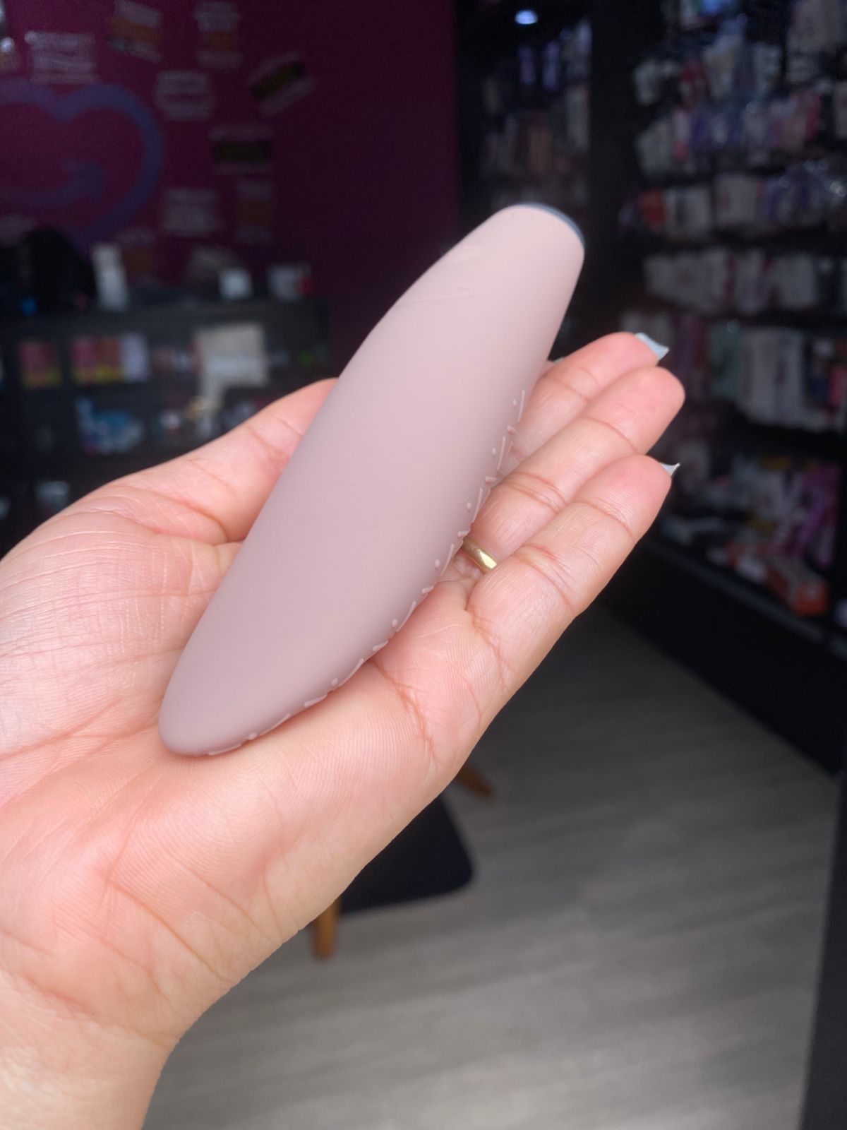 V1br4d0r de cl1t0r1s em formato de língua revestido em silicone liquido 10 intensidades (4287) recarregavél