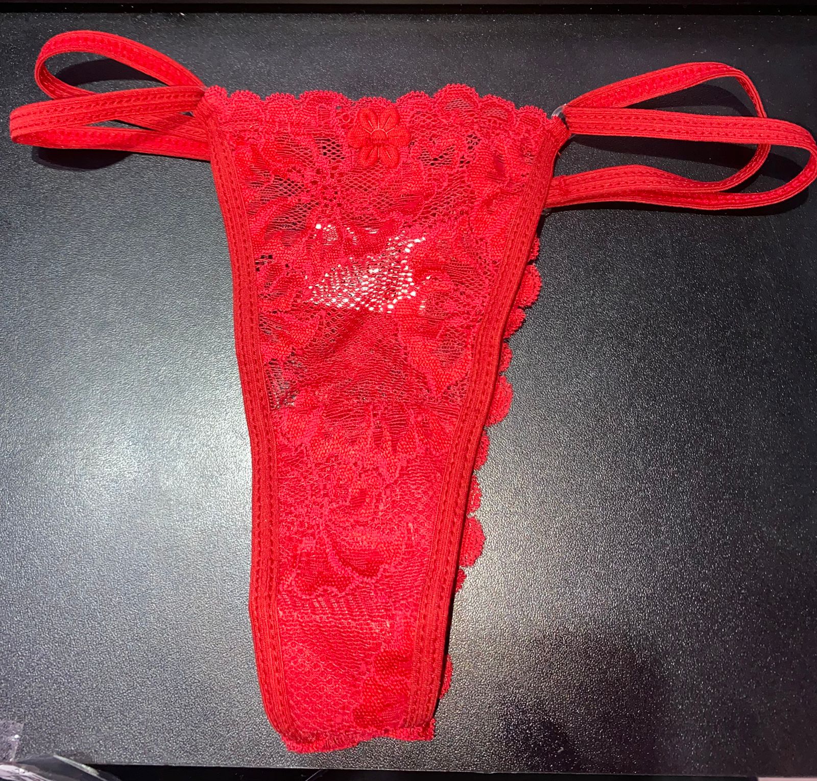 Fio dental em renda vermelho (Tamanho M)