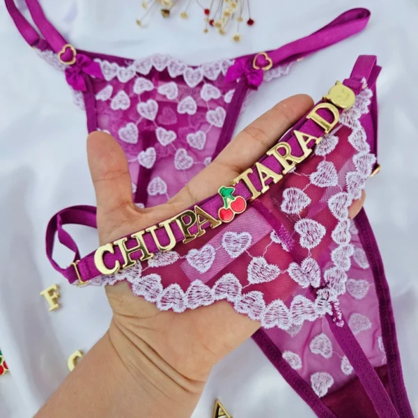 Calcinha coração personalizável (letras não inclusas) roxo c/ branco