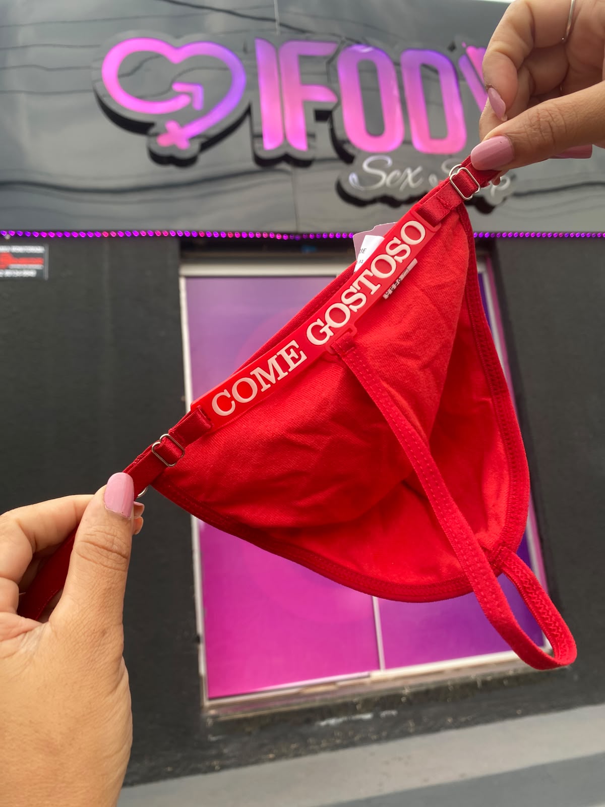 Cueca Fio Dental com Frases Neon (come gostoso) Brilha no Escuro (0012) — foto 2