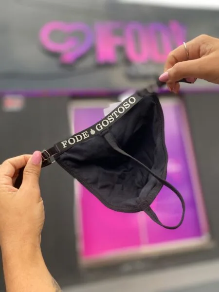 Cueca Fio Dental com Frases Neon (fode gostoso) Brilha no Escuro (0012)